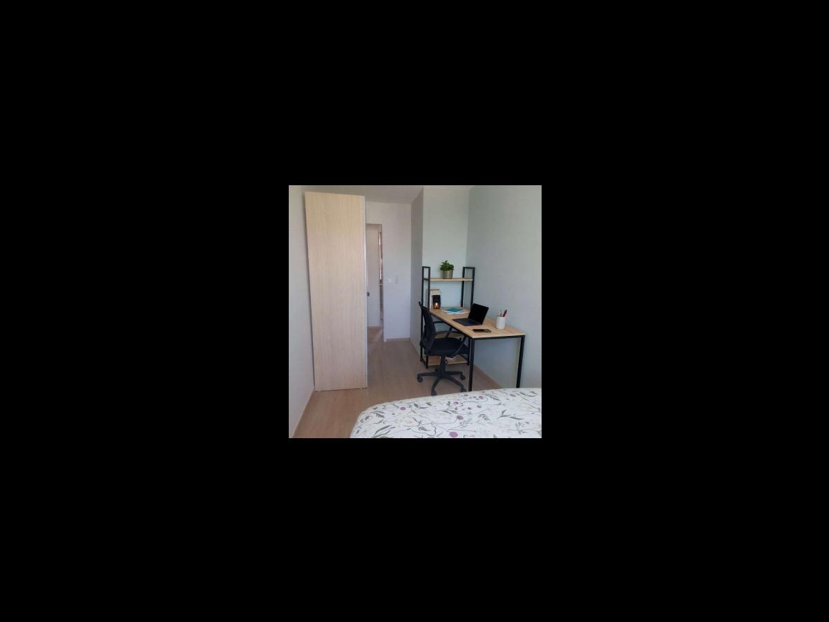 Appartement 5 pièces de 84 m² à Noisy-le-Grand | Colocation | 795€/mois photo 3