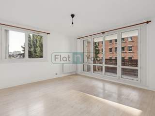 Location / Appartement 2 pièces de 57 m², Paris, Allée d'Andrézieux