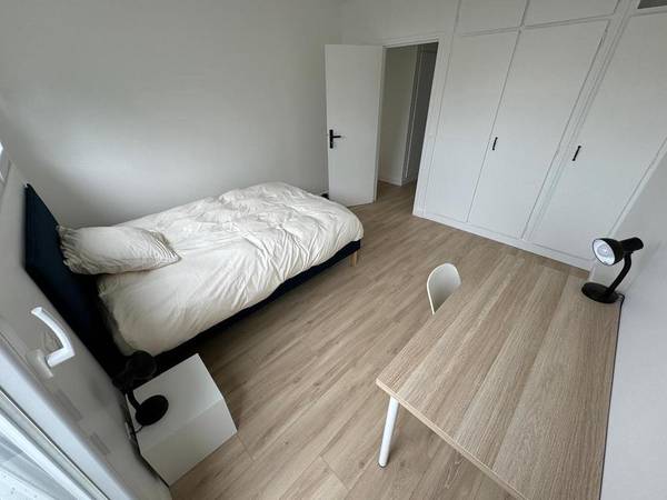 Colocation / Appartement 5 pièces de 105 m², Massy, All Marcel Cerdan 3eme Etage Avec Ascenseur / Photo 2