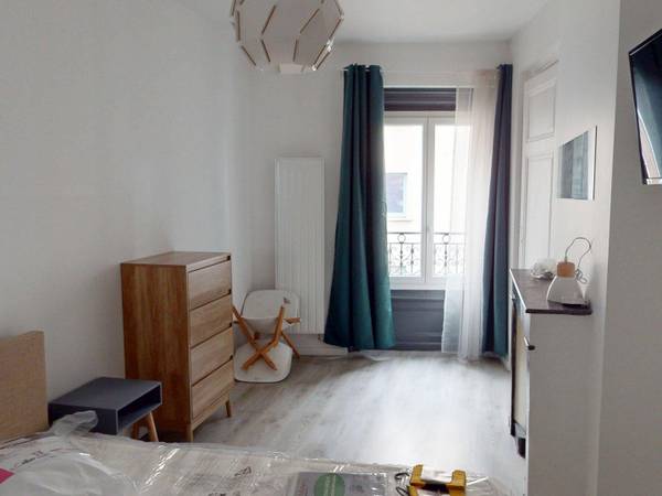 Colocation / Appartement 4 pièces de 86 m², Saint-Étienne, Rue Pierre Et Marie Curie / Photo 2