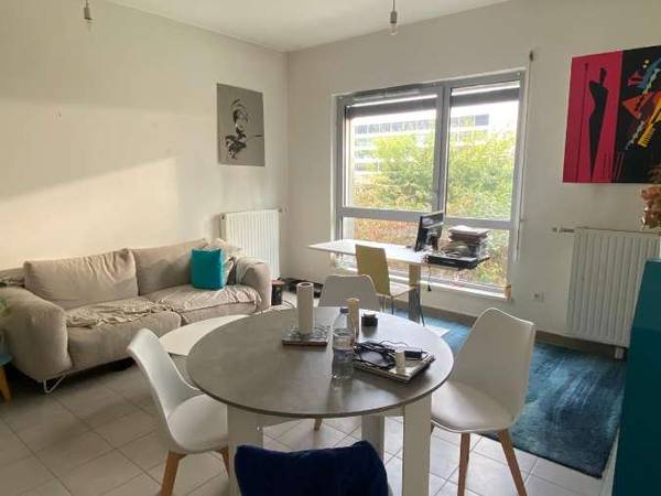 Sous-location / Immeuble 5 pièces de 110 m², Paris, Rue Cesaria Évora / Photo 2
