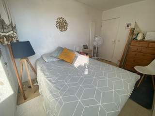 Room in a live-in landlord's home / 5 rooms apartment · 88 m², Bordeaux, Rue Jean Descas