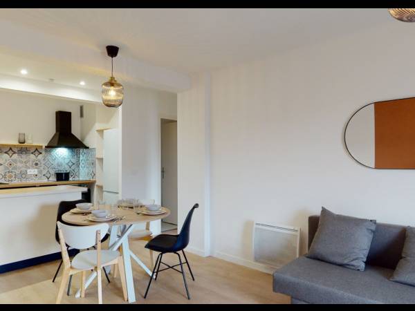 Colocation / Appartement 4 pièces de 66 m², Marseille, Bd National / Photo 2