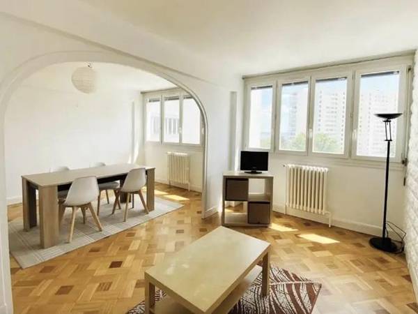 Colocation / Appartement 3 pièces de 63 m², Lyon, Rue Louis Thévenet / Photo 2