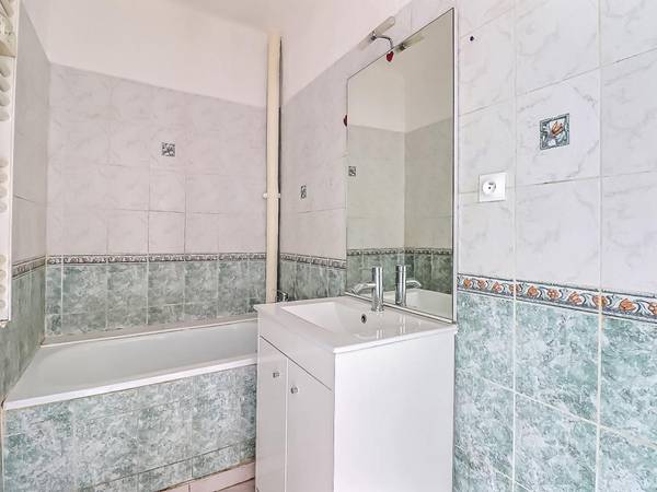 Location / Appartement 3 pièces de 55 m², Nîmes, Rue de Valence / Photo 8