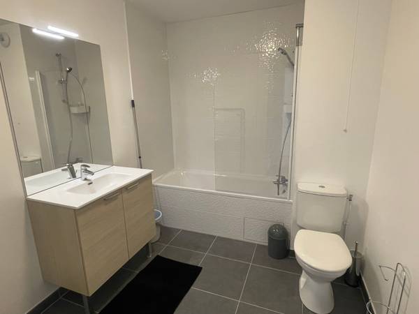 Colocation / Appartement 4 pièces de 72 m², Montreuil, Rue de Paris / Photo 2