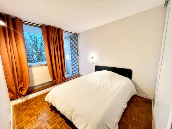 Colocation / Appartement 6 pièces de 96 m², Massy, Rue des Etats-Unis / Photo 2