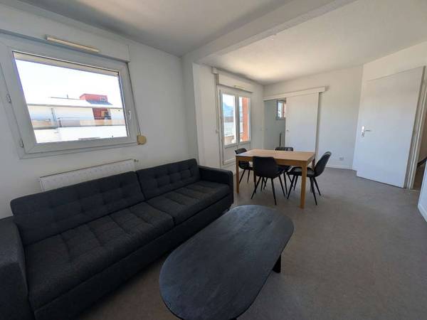Location / Appartement 3 pièces de 62 m², Saint-Martin-d'Hères, Rue de la Halle / Photo 2