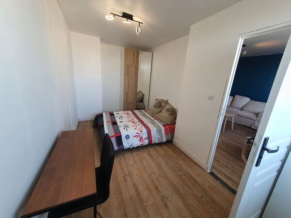 Colocation / Appartement 6 pièces de 95 m², Bagnolet, Rue de la Noue / Photo 2