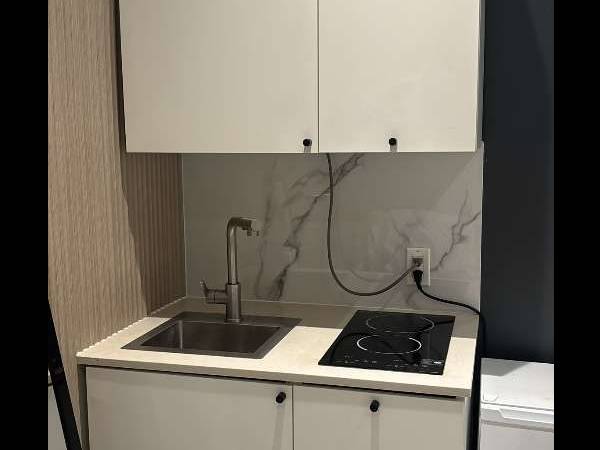 Location / Appartement 2 pièces de 300 m², Montréal, Rue Saint-Denis / Photo 2