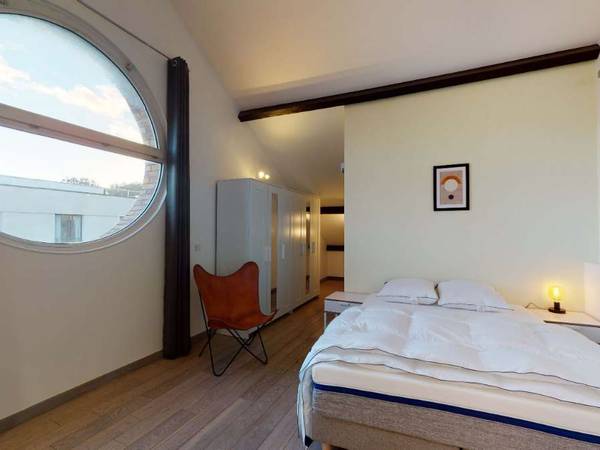 Colocation / Maison 1 pièce de 161 m², Suresnes, Avenue Franklin Roosevelt / Photo 2