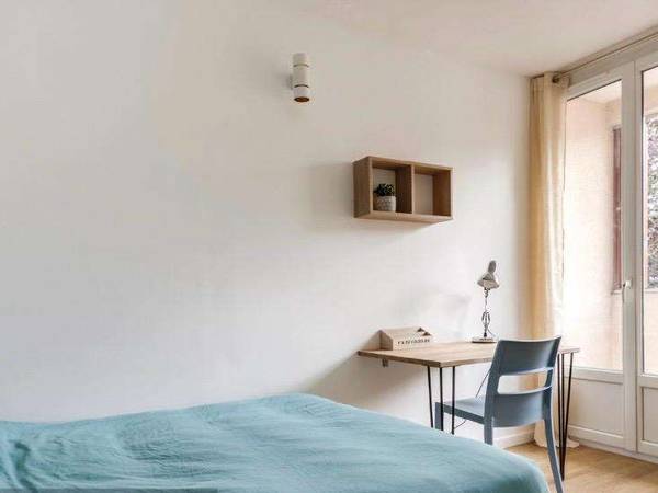 Location / Immeuble 3 pièces de 68 m², Montreuil / Photo 2