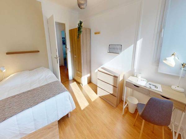 Colocation / Appartement 5 pièces de 110 m², Paris, Rue de Saussure / Photo 2