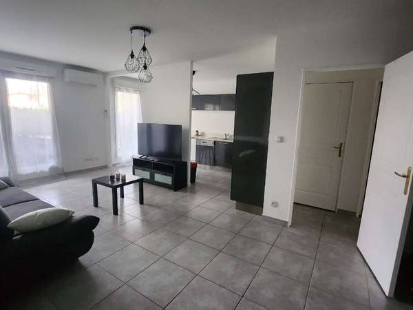 Flatsharing / 3-bedroom flat · 69 m², Vénissieux, Rue Emile Zola / Photo 2