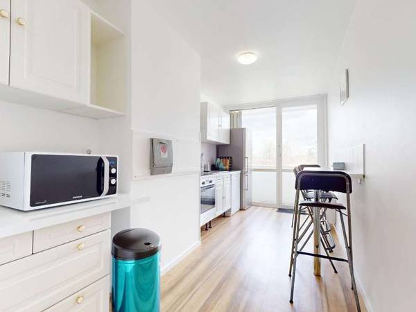 Colocation / Appartement 5 pièces de 80 m², Cergy, Rue des Châteaux Bruloir / Photo 2