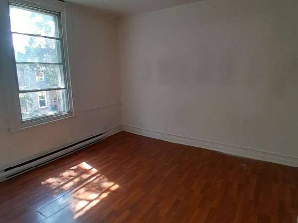 Location / Appartement 5 pièces de 88 m², Montréal, Rue Cartier / Photo 2
