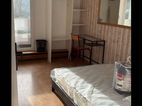 Colocation / Appartement 9 pièces de 120 m², Élancourt, Résidence Les Nouveaux Horizons / Photo 2