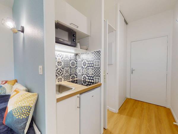 Location / Appartement 1 pièce de 19 m², Bron, Avenue Général de Gaulle / Photo 2