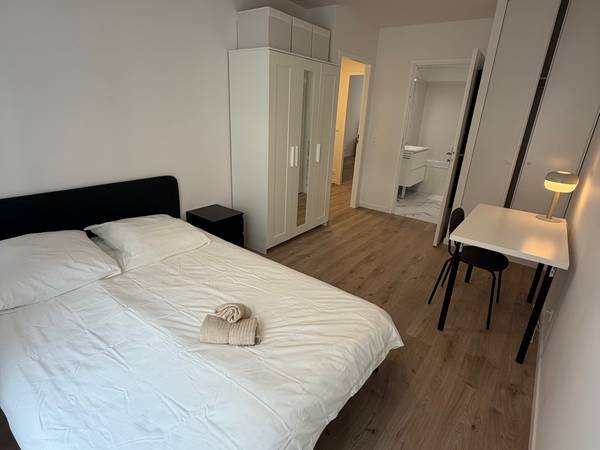 Colocation / Appartement 5 pièces de 90 m², Courbevoie, Rue Sébastopol / Photo 2
