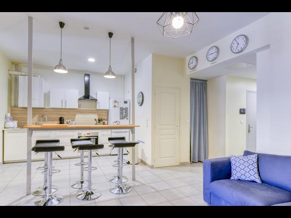Colocation / Appartement 7 pièces de 100 m², Marseille, Boulevard de la Libération / Photo 2