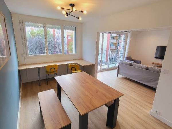 Colocation / Appartement 6 pièces de 105 m², Laval, Rue Marceau / Photo 2