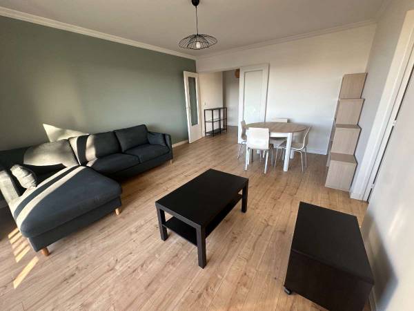 Location / Appartement 2 pièces de 57 m², Reims, Rue des 16e Et 22e Dragons / Photo 2