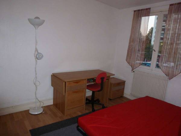 Colocation / Appartement 5 pièces de 75 m², Saint-Martin-d'Hères, Rue Galilée / Photo 2