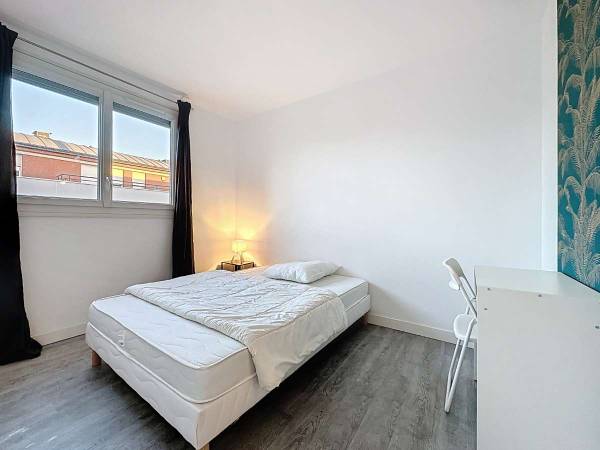 Colocation / Appartement 5 pièces de 80 m², Reims, Rue Marcel Thil / Photo 2