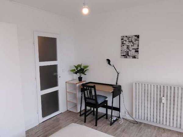 Colocation / Appartement 5 pièces de 85 m², Évry-Courcouronnes, Square la Bruyère / Photo 2