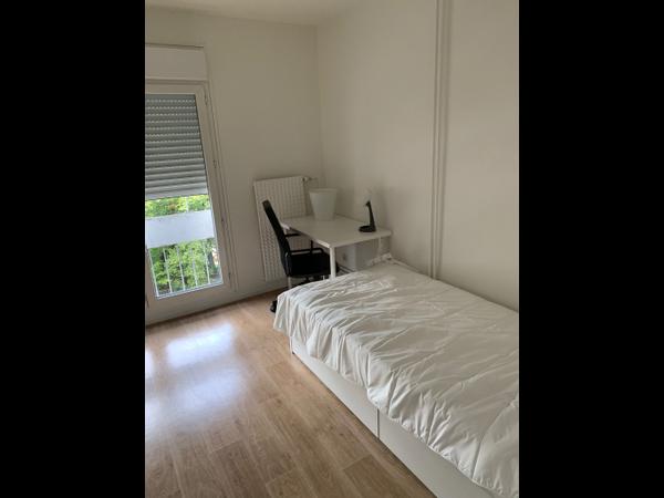 Colocation / Appartement 3 pièces de 84 m², Grenoble, Allee du Verderet / Photo 2