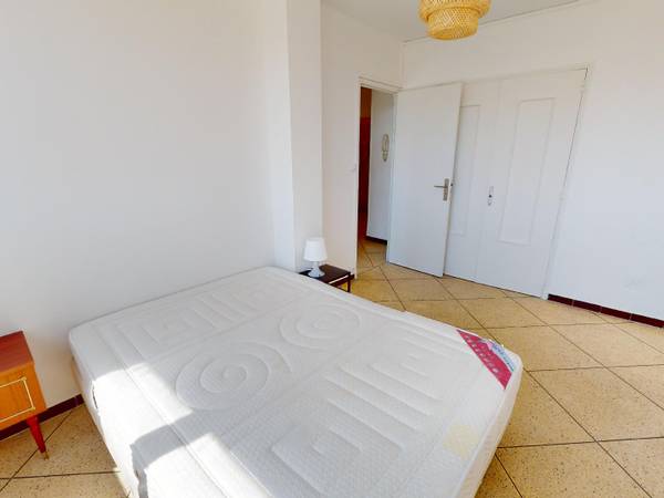 Colocation / Appartement 5 pièces de 74 m², Marseille, Boulevard de la Révolution / Photo 2