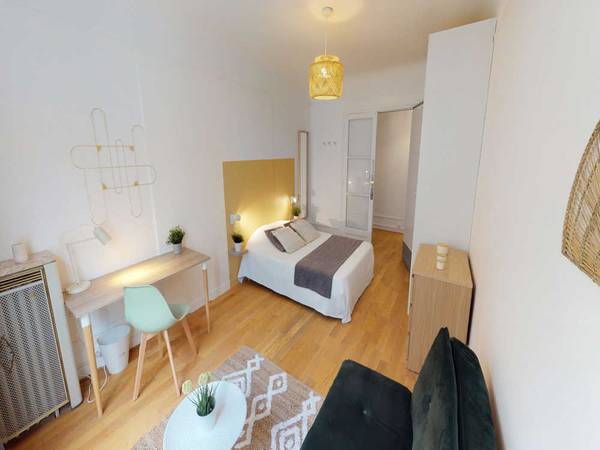 Colocation / Appartement 3 pièces de 80 m², Paris, Rue de Vaugirard / Photo 2