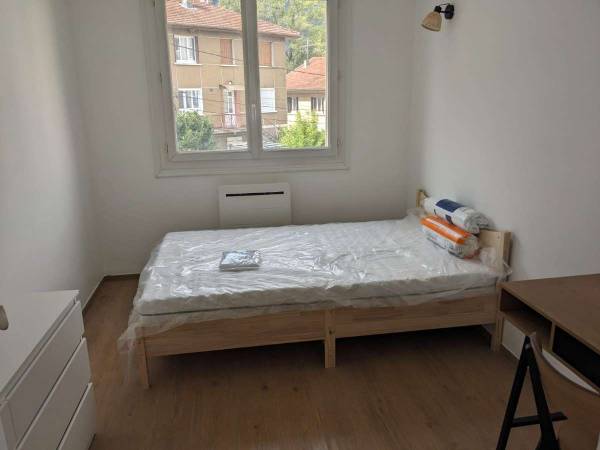 Colocation / Appartement 4 pièces de 65 m², Saint-Martin-d'Hères, Rue Garibaldi / Photo 2