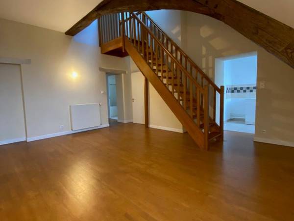 Location / Appartement 3 pièces de 75 m², Châteaubriant, Grande-Rue 3ème Étage Lot 8 / Photo 2