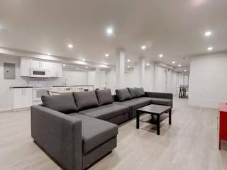 Room share / 6 rooms apartment · 200 m², Montréal