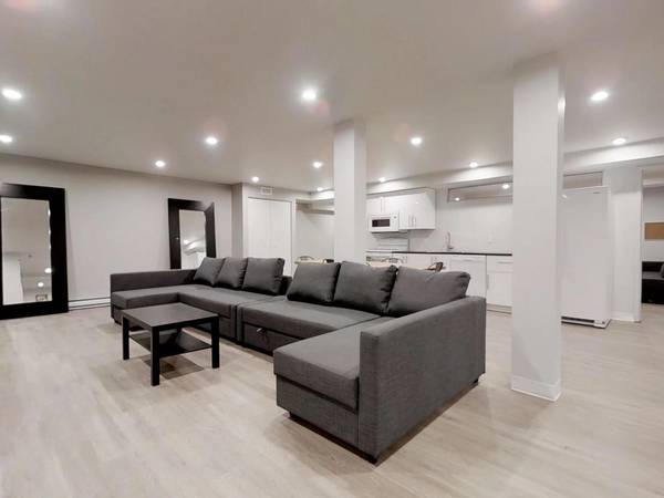 Colocation / Appartement 6 pièces de 200 m², Montréal / Photo 2