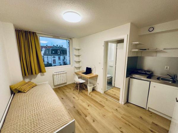 Location / Appartement 1 pièce de 14 m², Strasbourg, Rue Sainte-Anne / Photo 2