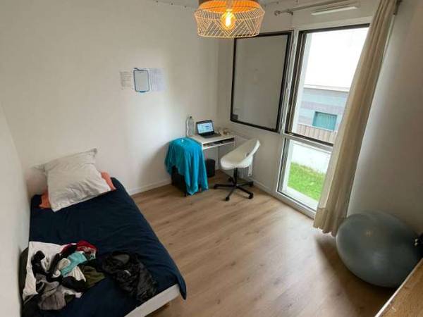 Colocation / Appartement 4 pièces de 81 m², Colombes, Rue des Champarons / Photo 2