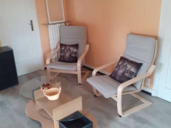 Location / Appartement 2 pièces de 48 m², Clermont-Ferrand, Rue de Pérignat / Photo 2