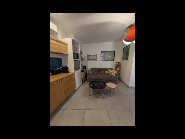 Location / Studio de 26 m², Nîmes / Photo 2