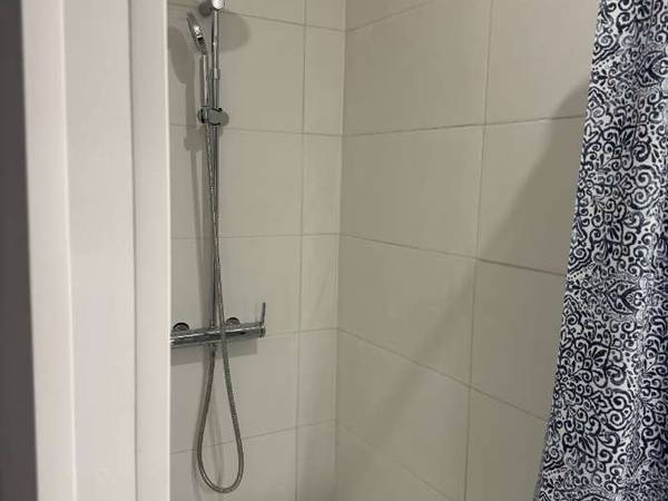 Colocation / Appartement 4 pièces de 100 m², Lille, Rue Roger Salengro / Photo 2
