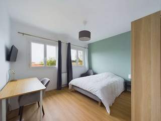 Room share, 9 rooms house, Pessac