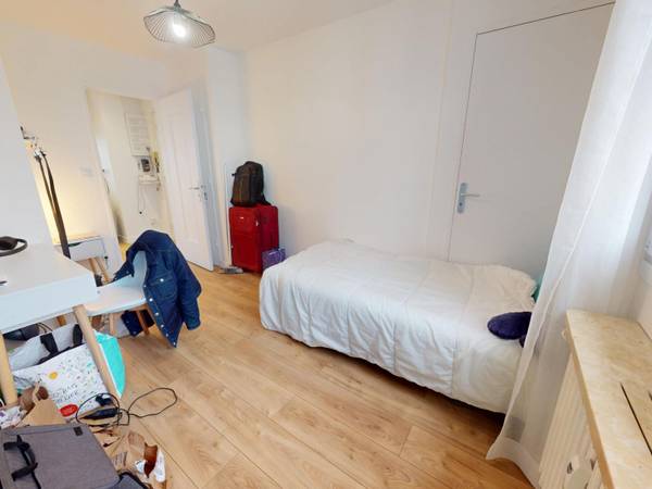 Colocation / Appartement 5 pièces de 76 m², Vaulx-en-Velin, Rue Anatole France / Photo 2