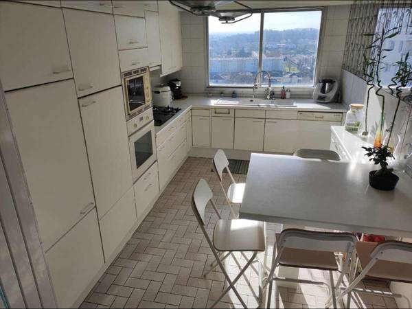 Colocation / Appartement 5 pièces de 106 m², Bron, Rue Louis Pergaud / Photo 2