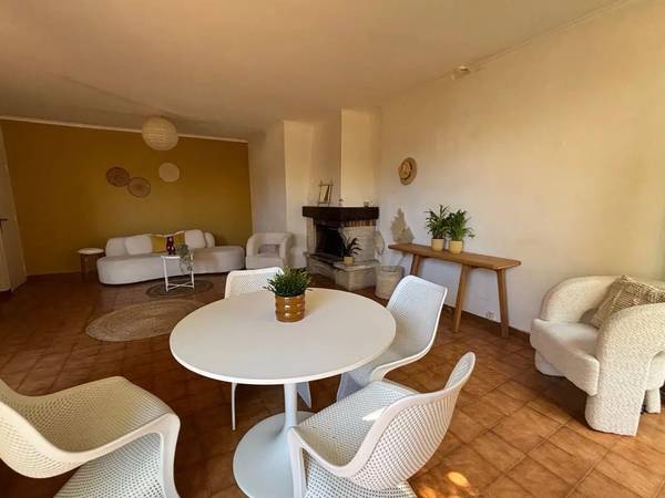 Location / Maison 2 pièces de 65 m², Marseille, Rue des Barbus / Photo 2