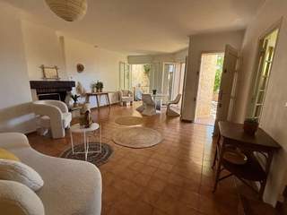 Rental / 2-bedroom house · 65 m², Marseille, Rue des Barbus