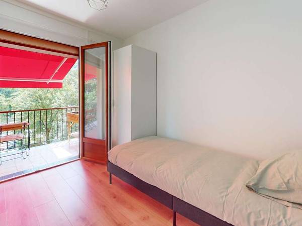 Colocation / Appartement 6 pièces de 102 m², Pau, Avenue Rhin Et Danube / Photo 2