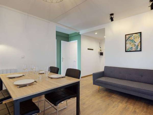 Colocation / Appartement 5 pièces de 100 m², Saint-Priest, Place Molière / Photo 2