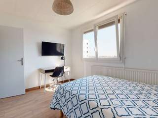 Flatsharing / 5-bedroom flat · 100 m², Saint-Priest, Place Molière