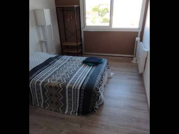 Colocation / Appartement 3 pièces de 64 m², Angoulême, Rue Pierre Adolphe Chadouteau / Photo 2